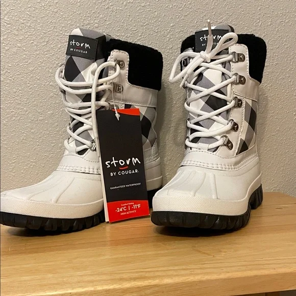 Storm by Cougar White Buffalo Plaid Lace Up Winter Boots Size 8 NWT - Picture 1 of 6